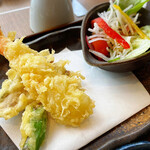 Tsukiji Uoriki - 天ぷらとサラダ