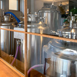 TIELS TEA&TAPS - 客席から見える醸造設備