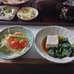浅野屋 - サラダと湯豆腐(サービス)