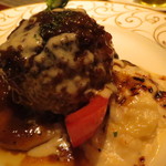 コントワール ミサゴ - 和牛とフォアグラのハンバーグ ブラックペッパーソース1