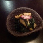 喜和美家 - Ｈ25.01　お通し「ワカメとツブ貝の辛子和え」