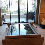 THE HIRAMATSU HOTELS&RESORTS - バスルームの真ん中に展望の温泉風呂があるのもひらまつさんお得意パターン