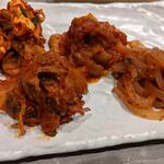 牛串・焼肉・ホルモン 麻布十番 10 - キムチ盛り合わせ