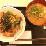 松屋 - 豚キムチ丼／豚汁