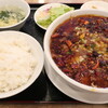Shinshimbishokubou - 肉と野菜の四川風煮込み（水煮牛肉），ライス ※サラダ・スープ・ザーサイはサービス