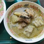 タイ国料理 ゲウチャイ - カレーをアップで撮りました。いかにも美味しそうなスープ。