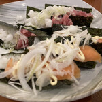 Washoku Sato - マグロと長芋、サーモンと海老の手巻き寿司