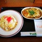 大衆食堂 半田屋 - 炒飯大盛とカツ煮