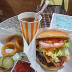 HEART CRAFT BURGERS - ベーコンチーズバーガー(1000円)+ オニオンリングとドリンクセット(300円)