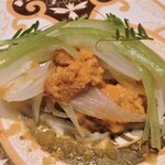 センティウ - 志布志赤雲丹　ヤリイカ　ツワブキ　玉ねぎ　スズメノエンドウ