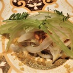 センティウ - 志布志赤雲丹　ヤリイカ　ツワブキ　玉ねぎ　スズメノエンドウ