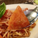 Trattoria Locale - ゴロリと大きく、濃厚な旨味のトマトです♪