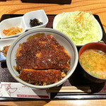 Nagoya Meibutsu Misokatsu Yabaton - みそかつ丼御膳 キャベツ、味噌汁、おばんざい、漬物付