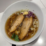 jango - 醤油ラーメン手揉みピロピロ麺　880円