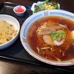 江川食堂 - ランチセット①:ラーメン,半チャーハン,ミニサラダ(¥935)