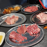 ホルモン販売＆肉酒場 CHOKU - 鷄、豚も併せて食べます！