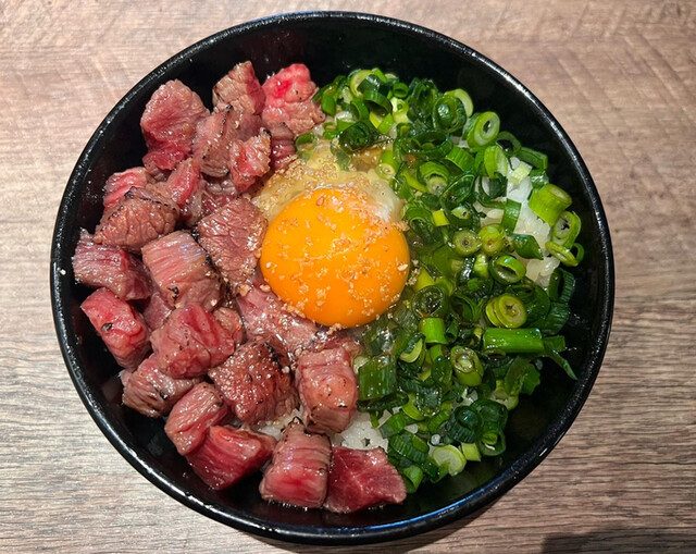 夢のTKGが実現！！プルプルお肉がゴロゴロ乗った贅沢な卵かけご飯』by