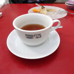 RIGOLETTO SHORT HILLS - ロゴ入りカップで午後の紅茶