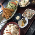 天然にがり寄せ豆冨と釜めし 魚信 - 