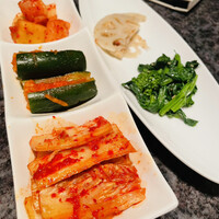 焼肉チャンピオン ペントハウス - キムチ盛り合わせ 季節のナムル