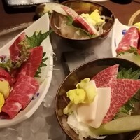 馬桜 下通り店 - 特選馬刺し盛り６品