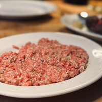 カルネジーオ イースト - 