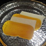 草庵 鍋島 - 夕食（草庵 鍋島）：自家製からすみ 大根