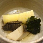 草庵 鍋島 - 夕食（草庵 鍋島）：若竹煮（唐津の筍 大間の鮑 わかめ）