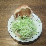 ディオ - ④とってもV照焼バーガーにキャベツを投入 (2022.03.06)