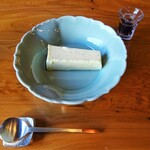 草庵 鍋島 - 朝食：デザート（和三盆のプリン、焦がし砂糖のソース）