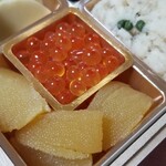 馳走 啐啄一十  - ⑭生いくら(新潟県佐渡島産)
      ⑮生数の子(北海道厚岸湾産)