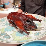 TOMONO - 北京ダックは開店後も油をかけていた