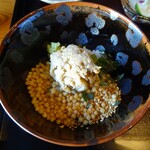 草庵 鍋島 - 朝食：真鯛のペースト わさび あられ、ご飯