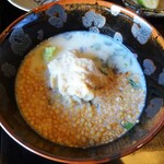 草庵 鍋島 - 朝食：真鯛のペースト わさび あられ、ご飯、湯豆腐の汁をかけてお茶漬け風に