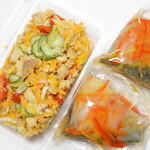 ロザート - ←三島野菜とパンのサラダ。→サバと野菜の南蛮漬け。