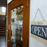 弥助ラーメン - 店の入り口