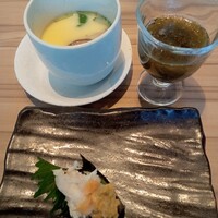 全席個室 鮨やハレの日 大宮東口駅前店 - エビ軍艦握り　茶碗蒸し　もずく酢