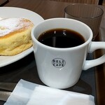 デリカフェキッチン - スフレパンケーキモーニングのホットブレンドコーヒー