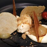 メゾン・ド・ラ・ブルゴーニュ - 焼きりんごのクリームのデュオ アーモンドのクランブル