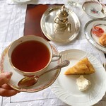 茶房　欧亜 - セイロンティー良い香り　アップルケーキ