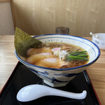 自家製中華そば すずらん - 丼が珍しい形です。美濃焼きのような！？