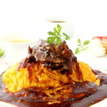 オムライス専門店 イーグル - 柔らか国産牛ホホ肉シチューオムライス