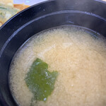天ぷら八起 - ワカメとなめこの お味噌汁