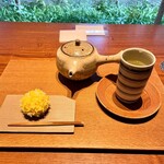 169783838 - 上生菓子と煎茶 