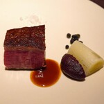 アカ - 佐賀県の黒毛和牛のヒレ肉の薪焼きのステーキ