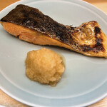 季節料理 魚竹 - 鮭と大根おろし