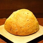 アカ - 自家製のライ麦パン