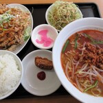 福満軒 - 料理写真:「油淋鶏」と「台湾ラーメン」