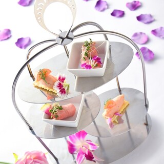 旬の食材と地産地消にこだわった料理を絶景とともに味わおう！