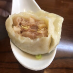 中華料理房 すずなり - 水餃子の中身(焼売みたい)